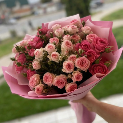 Букет из кустовых роз